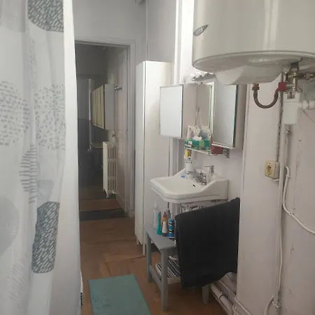 2 For Rent With Shared Bathroom And Toilets Paris