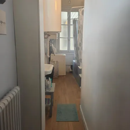 Privatunterkunft 2 For Rent With Shared Bathroom And Toilets