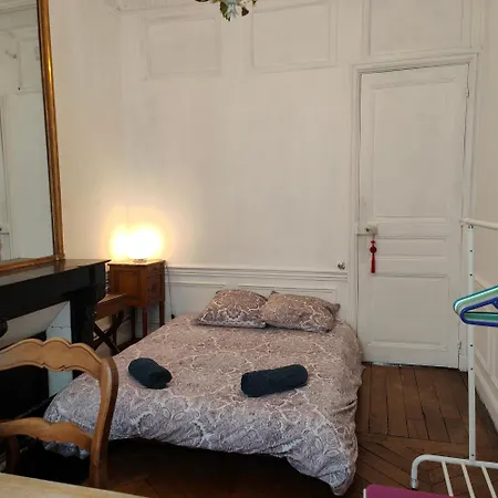 2 For Rent With Shared Bathroom And Toilets * Paris