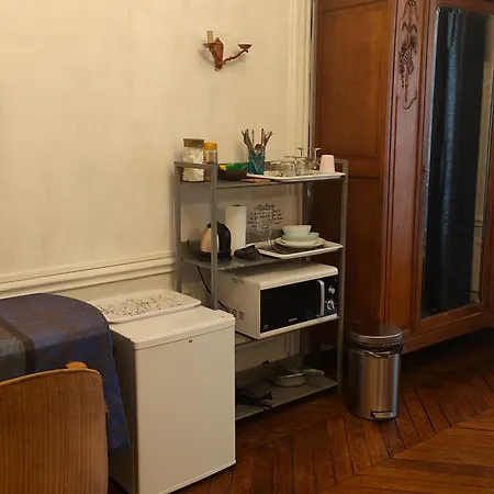 2 For Rent With Shared Bathroom And Toilets