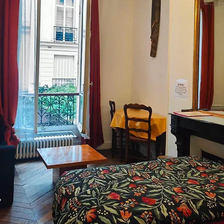 2 For Rent With Shared Bathroom And Toilets Paris