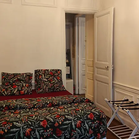 Privatunterkunft 2 For Rent With Shared Bathroom And Toilets *