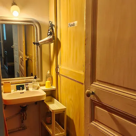 2 For Rent With Shared Bathroom And Toilets Privatunterkunft Paris