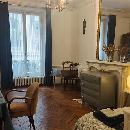 2 For Rent With Shared Bathroom And Toilets *