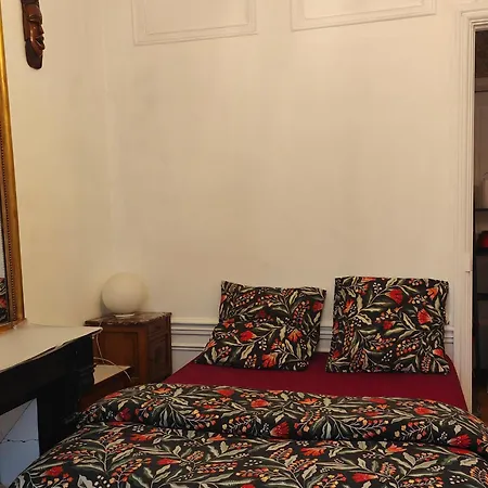 Privatunterkunft 2 For Rent With Shared Bathroom And Toilets *