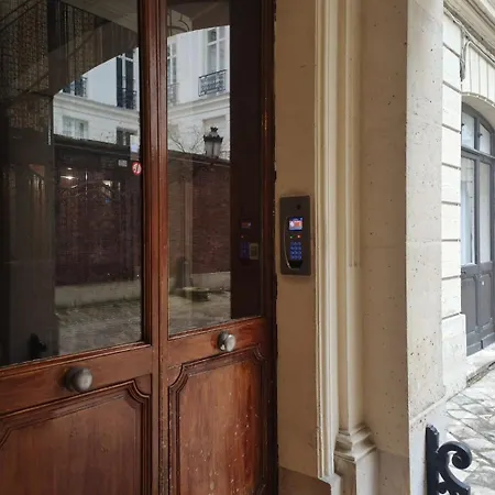 Privatunterkunft 2 For Rent With Shared Bathroom And Toilets *