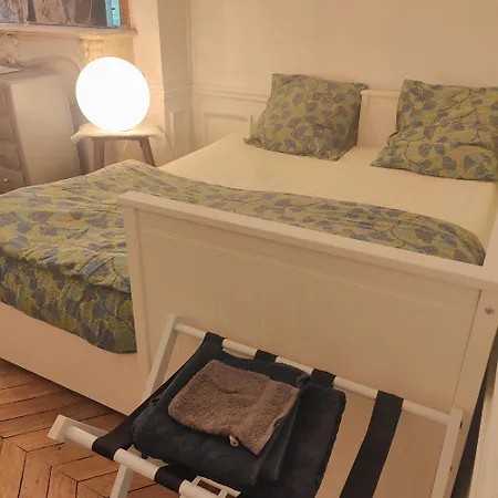Privatunterkunft 2 For Rent With Shared Bathroom And Toilets *