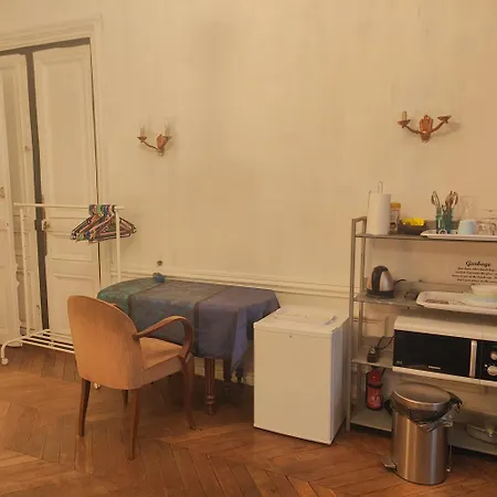 2 For Rent With Shared Bathroom And Toilets *