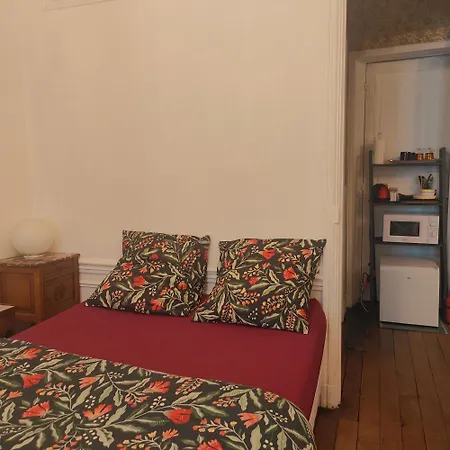 2 For Rent With Shared Bathroom And Toilets Privatunterkunft Paris